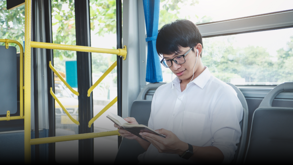 Các hoạt động hàng ngày có thể kết hợp với việc luyện nghe tiếng Anh thụ động như đi lại, nấu ăn, tập thể dục.